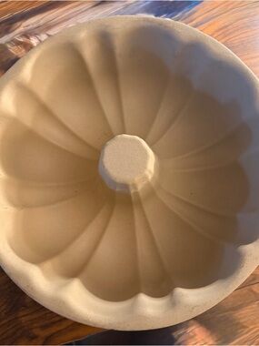 Pampered Chef Family Heritage Stoneware Fluted Pan 12 x 10 x 4